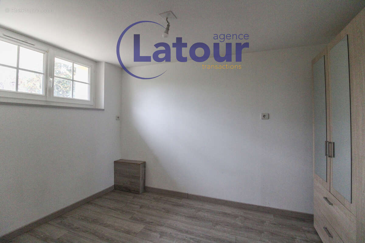 Maison à TREMBLAY-LES-VILLAGES