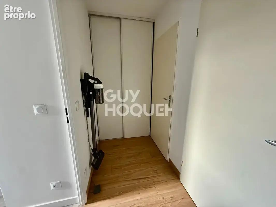 CLERMONT FERRAND - Appartement T2, balcon et parking - photo 7