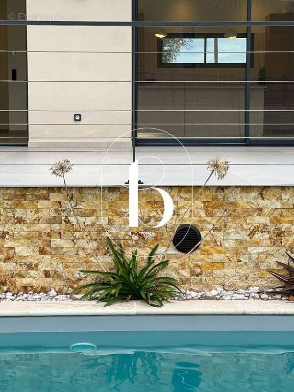 Maison à BAGNOLS-SUR-CEZE