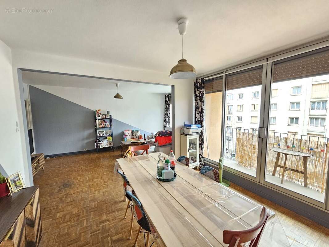 Appartement à SAINT-ETIENNE