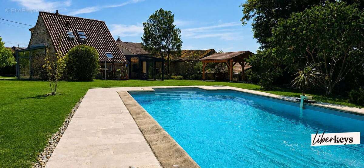Belle propriété quercynoise du XIXe siècle avec pigeonnier, gîte indépendant, piscine et jardin nourricier – Catus (46150) - photo 3