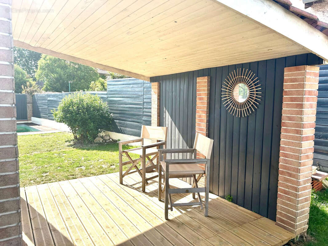 Maison à PINS-JUSTARET