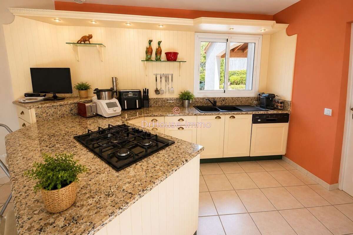 Maison 261 m² à Palaja  - photo 5