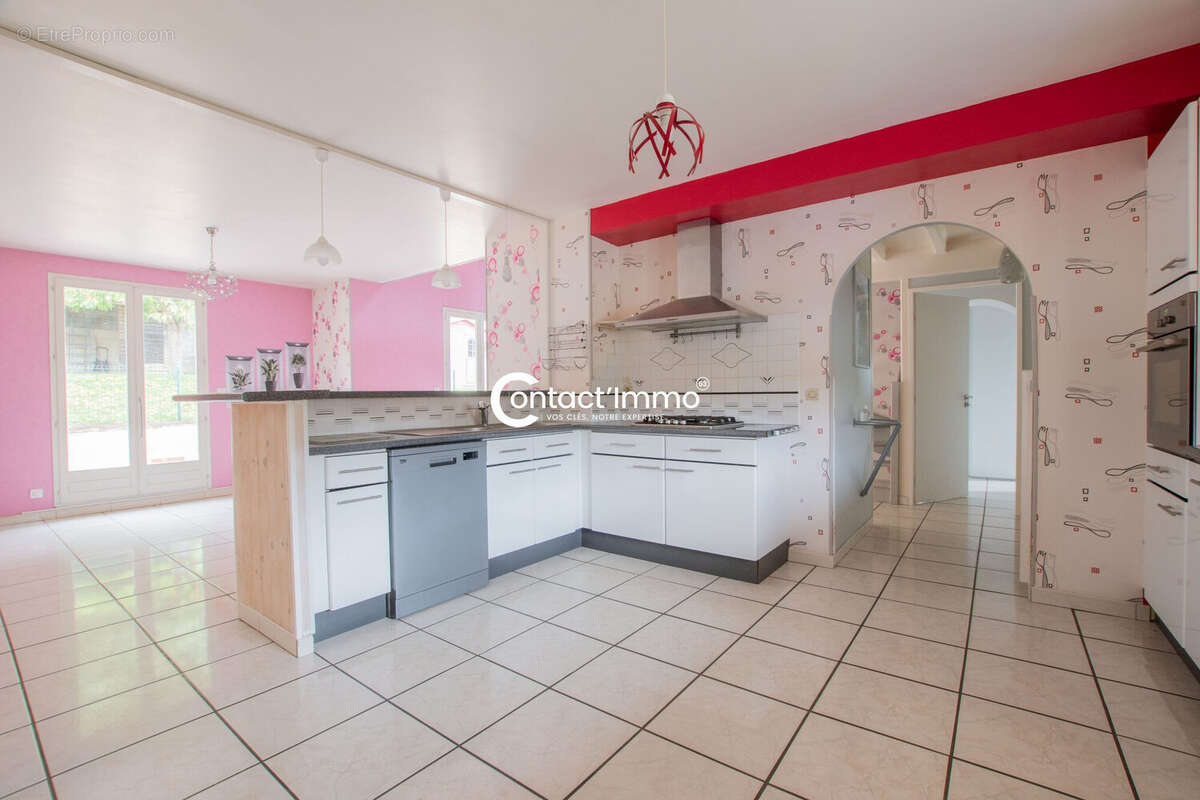 Maison à VIC-LE-COMTE