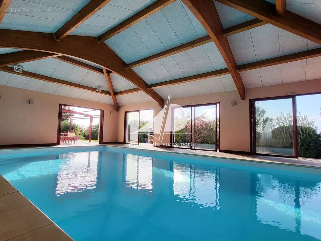 Sainte Marie sur Mer, propriété avec piscine couverte - photo 4