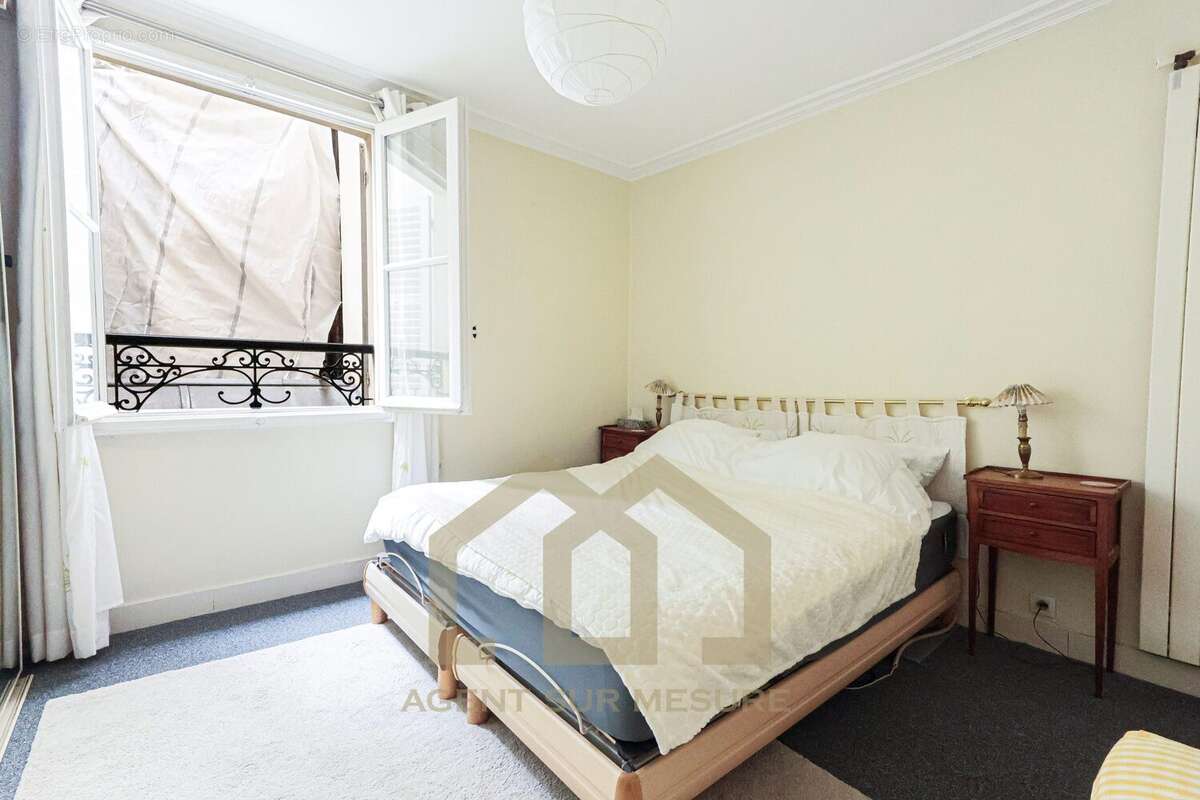 Appartement à PARIS-1E