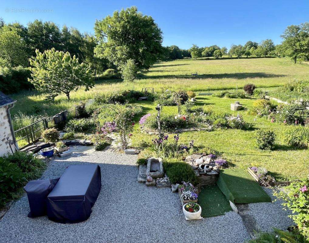 Maison à SAINT-AGNANT-DE-VERSILLAT