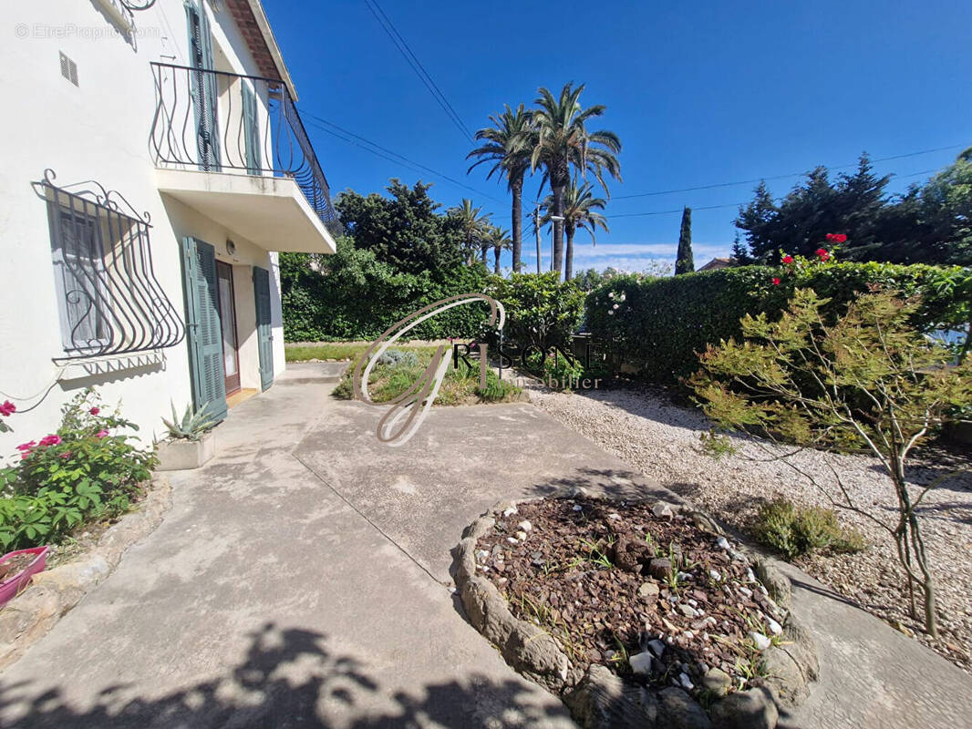 Appartement à SIX-FOURS-LES-PLAGES