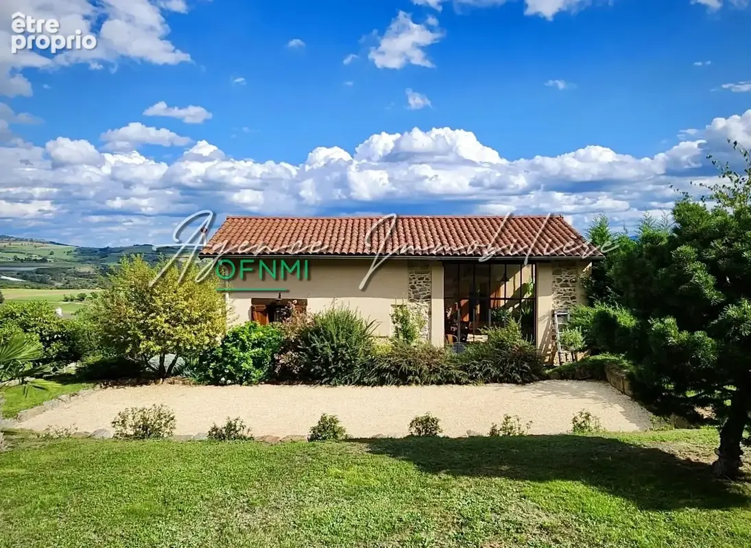 Valfleury, authentique maison de famille, charme et contemporain, une réalisation décorateur. - photo 7