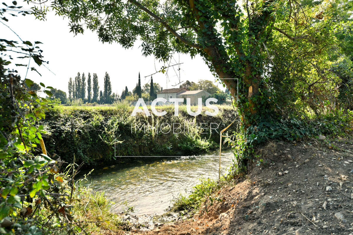 295 m² à Grans  - photo 5