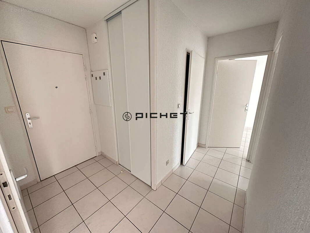 Appartement dernier étage avec terrasse - Parking réservé en sous sol - photo 3