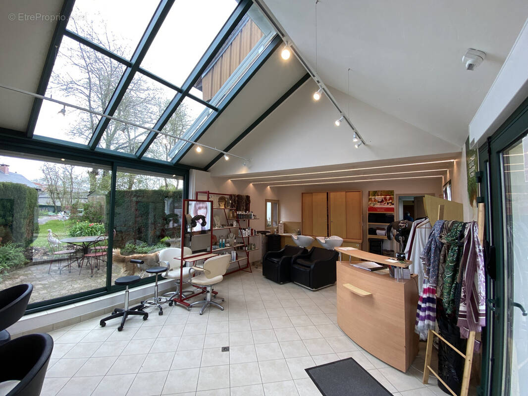 Commerce à CROIXRAULT