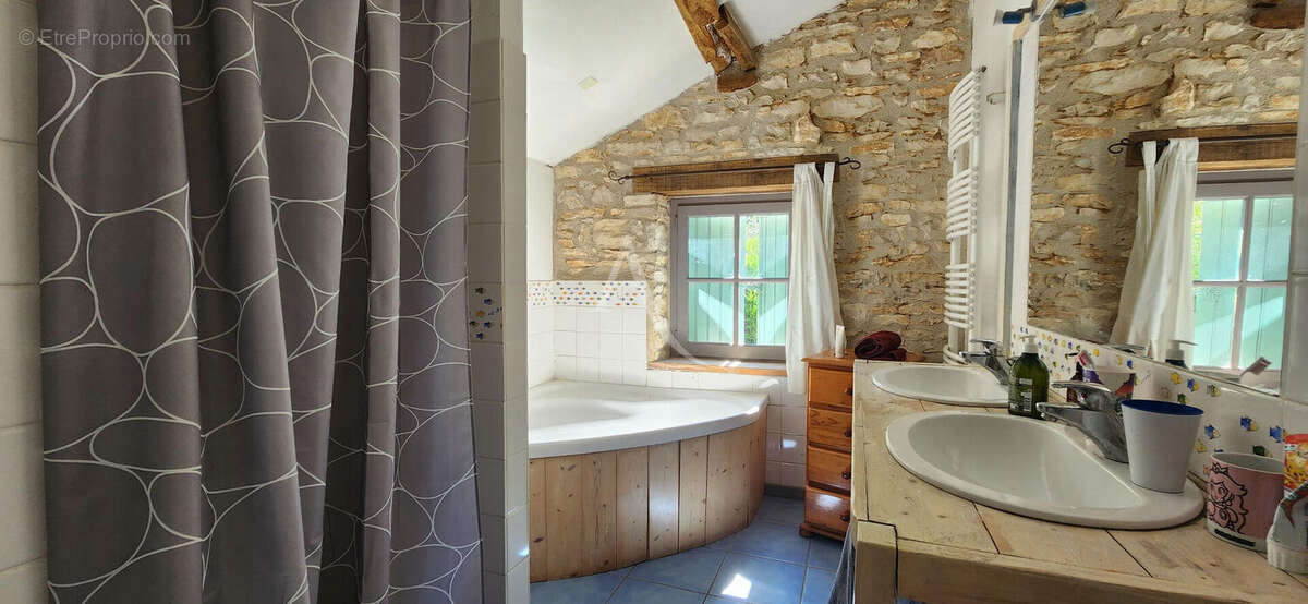 Chaunay - maison pierre - 4 chambres - jardin - photo 8