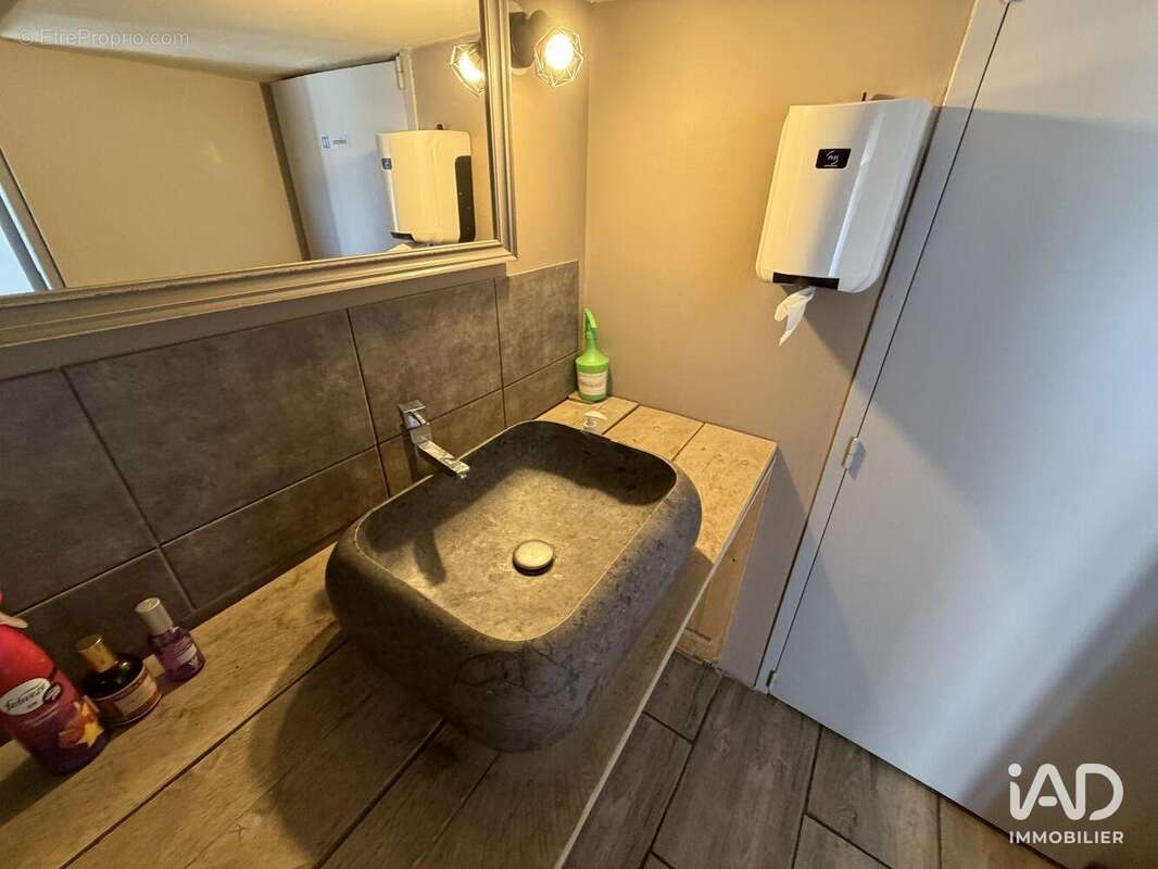 Commerce 75 m² à Sainte-Tulle  - photo 9