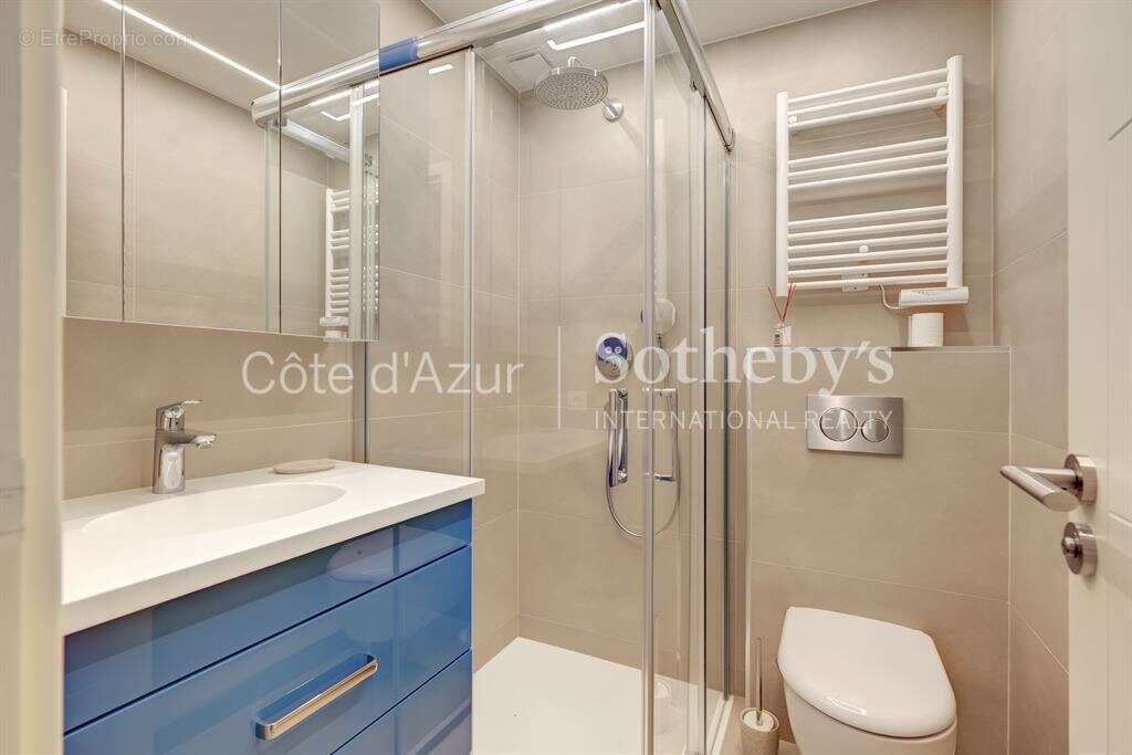 Cannes Croisette, appartement avec terrasse de 55 m², vue mer, garage et chambre de service - photo 14