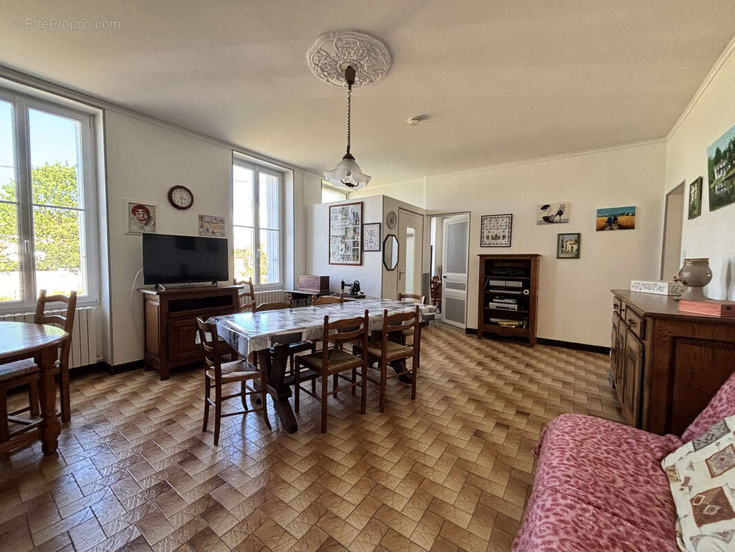 Maison à TONNAY-CHARENTE