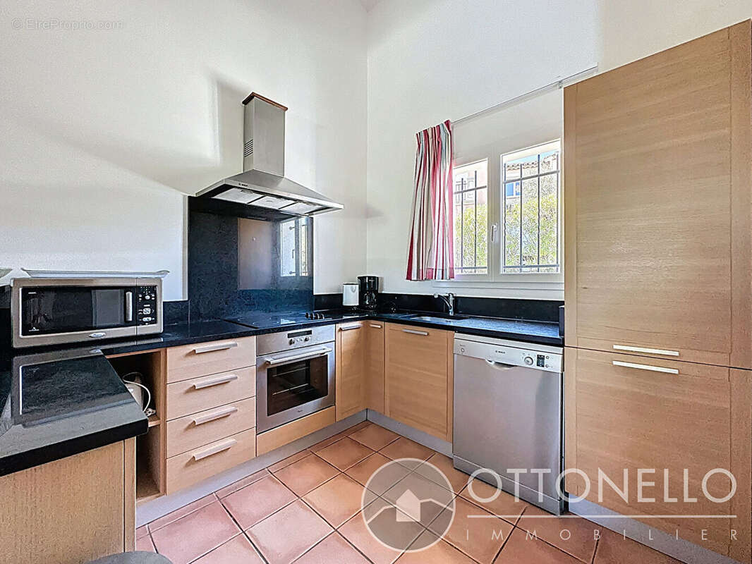 Maison à ROQUEBRUNE-SUR-ARGENS