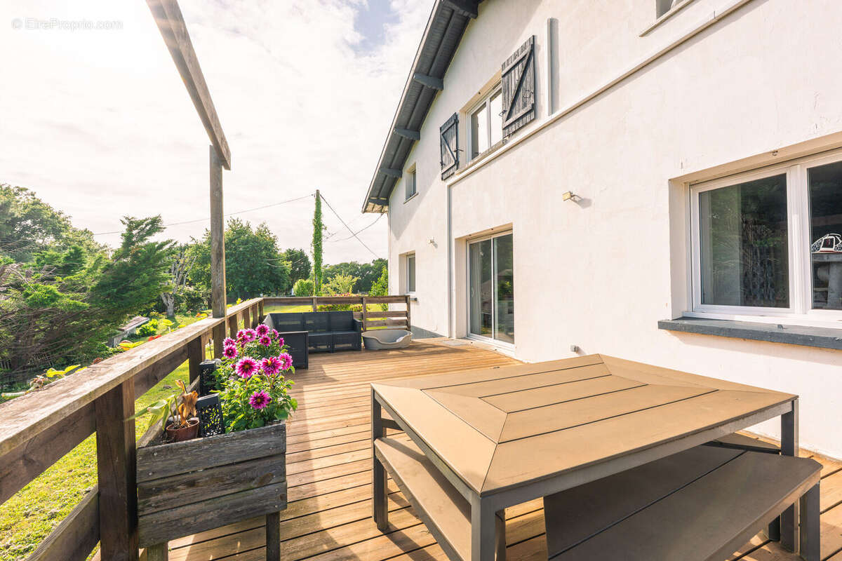 Maison 203 m² à Saint-Jean-De-Marsacq  - photo 9