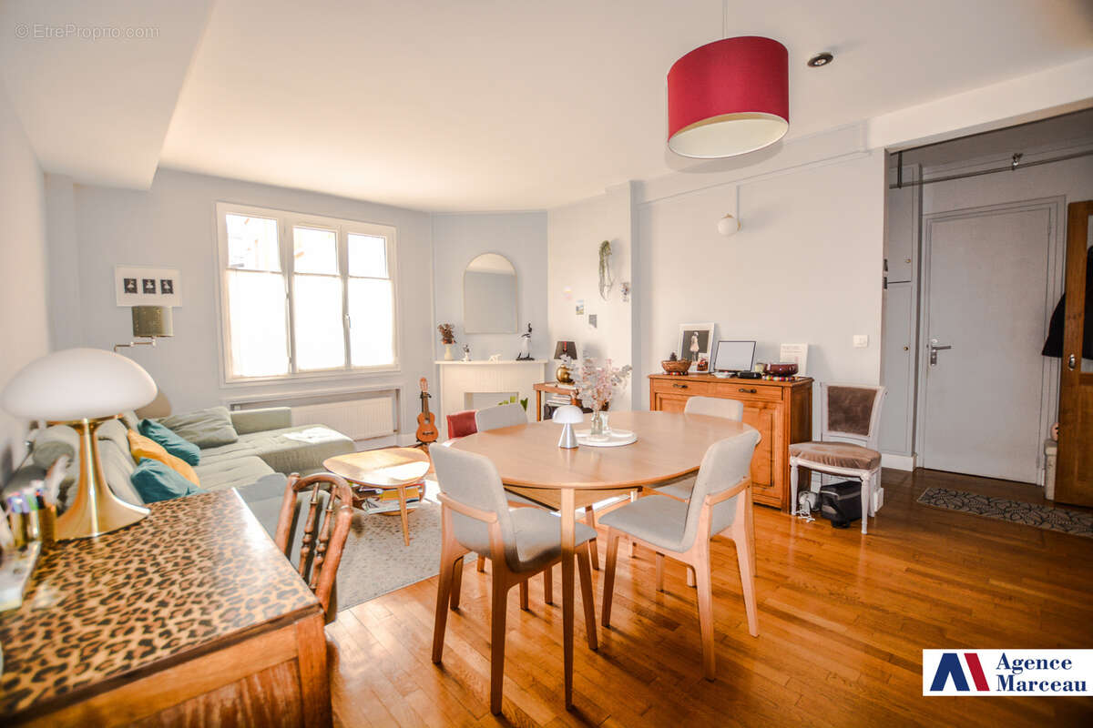 Appartement à COURBEVOIE
