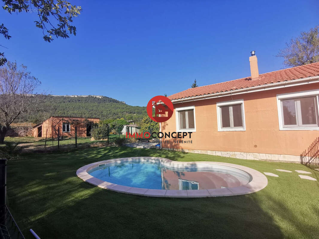 Maison à LAUDUN-L&#039;ARDOISE