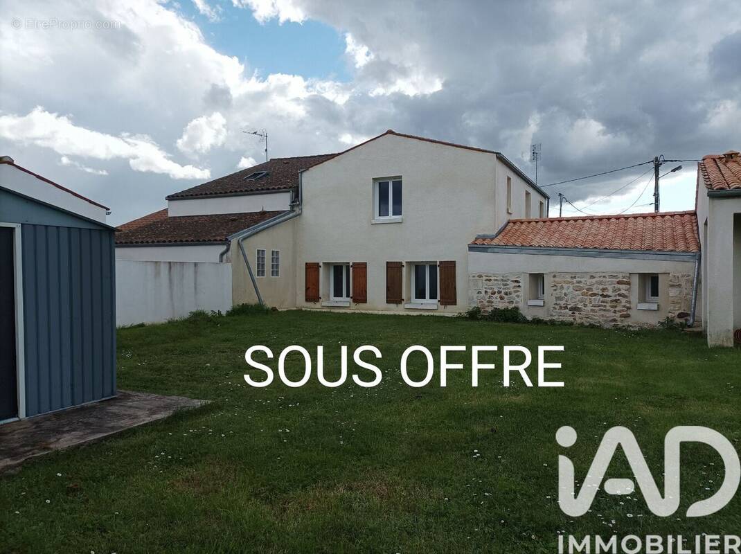 Photo 1 - Maison à CORME-ROYAL
