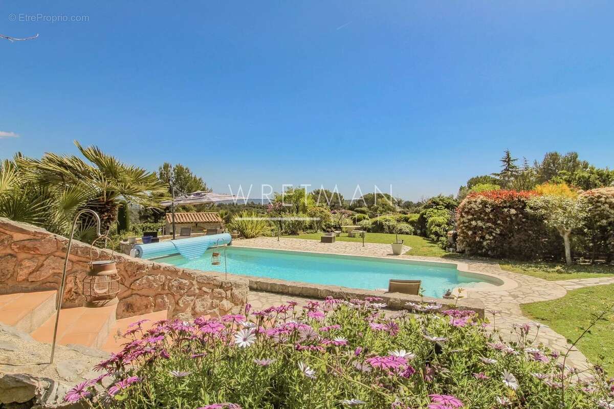 Magnifique villa familiale de 6 chambres, belle piscine et pool house, vues panoramiques à couper le souffle - Peyminade - photo 30