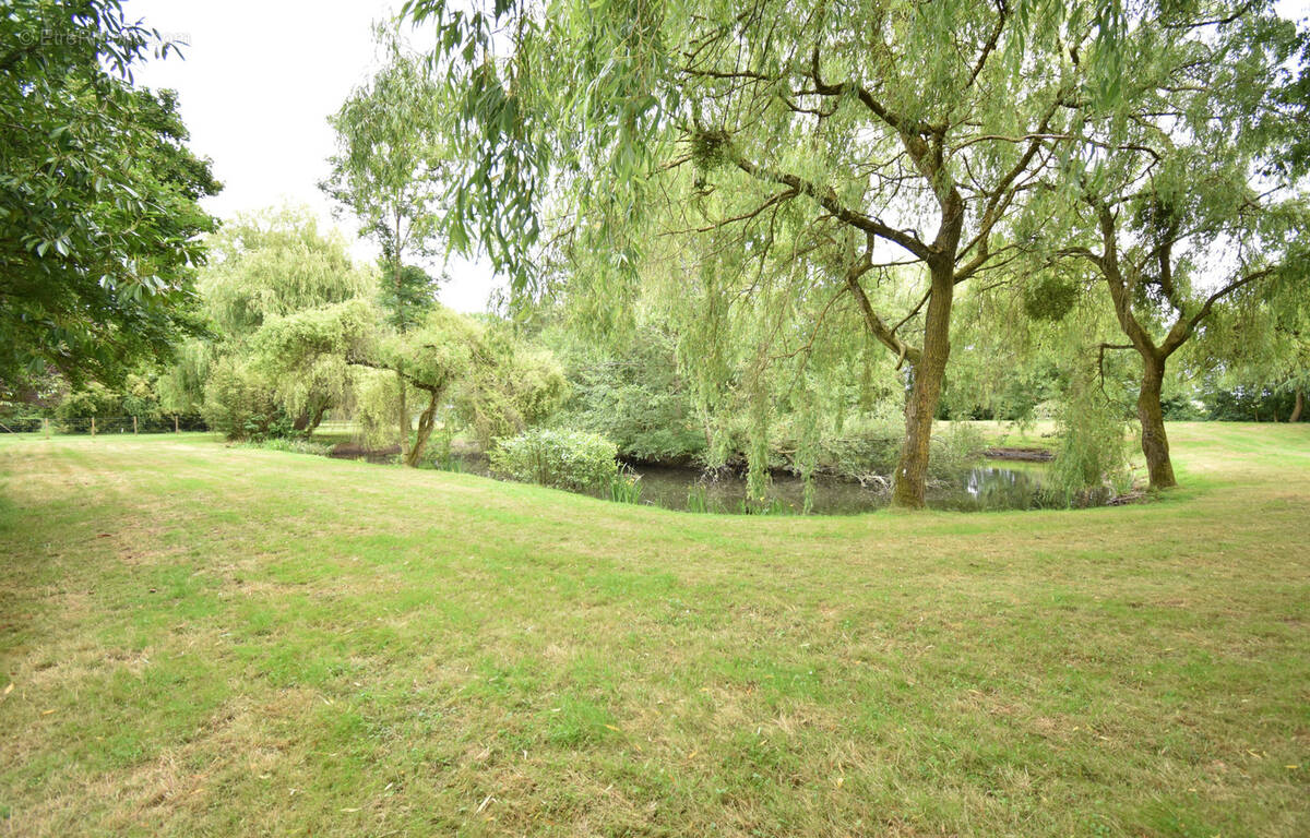 Terrain à MEREGLISE