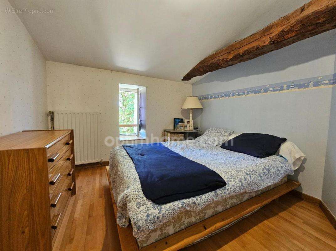 Maison charentaise de 232 m², 6 chambres, un bureau, piscine et un garage de 90 m² - LINARS (16) - photo 14
