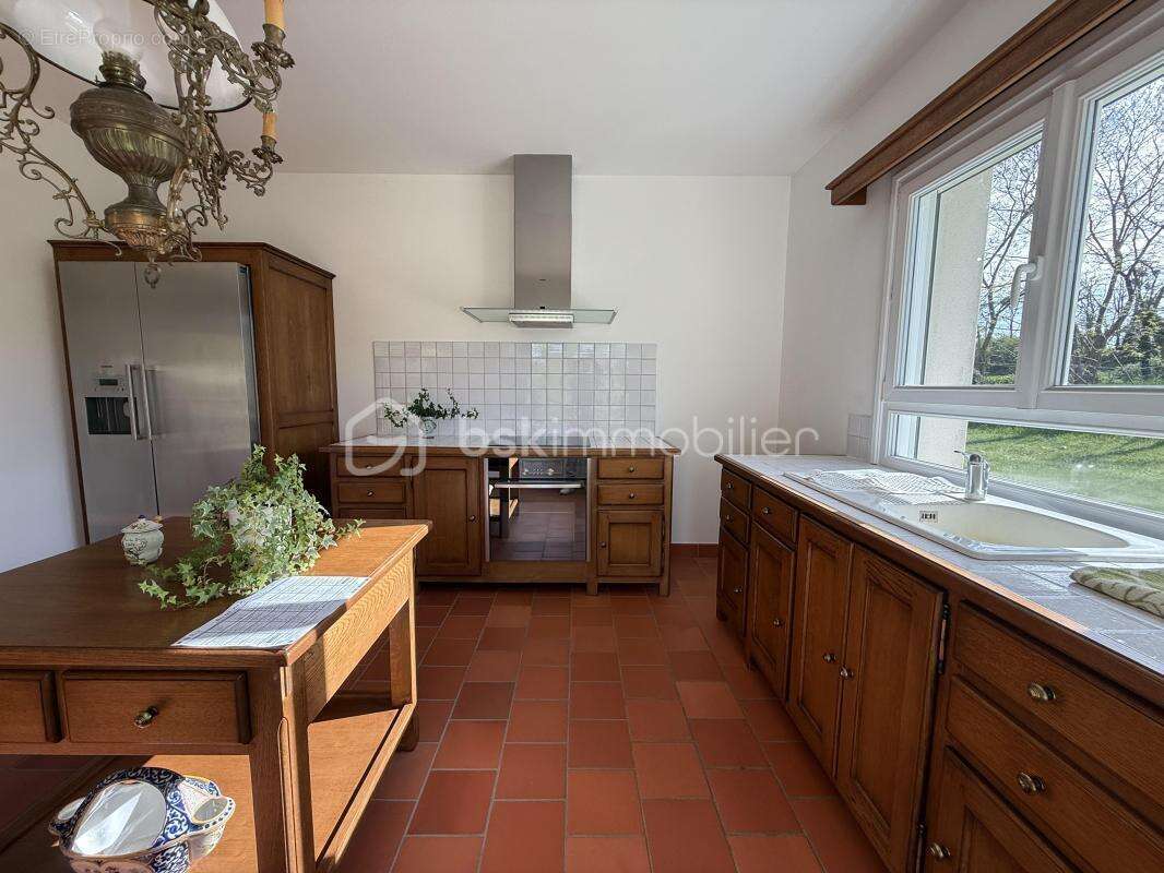 Maison familiale de 135 m² – Plein pied – Sous-sol complet – Terrain de 3 000 m² – DPE C - photo 4