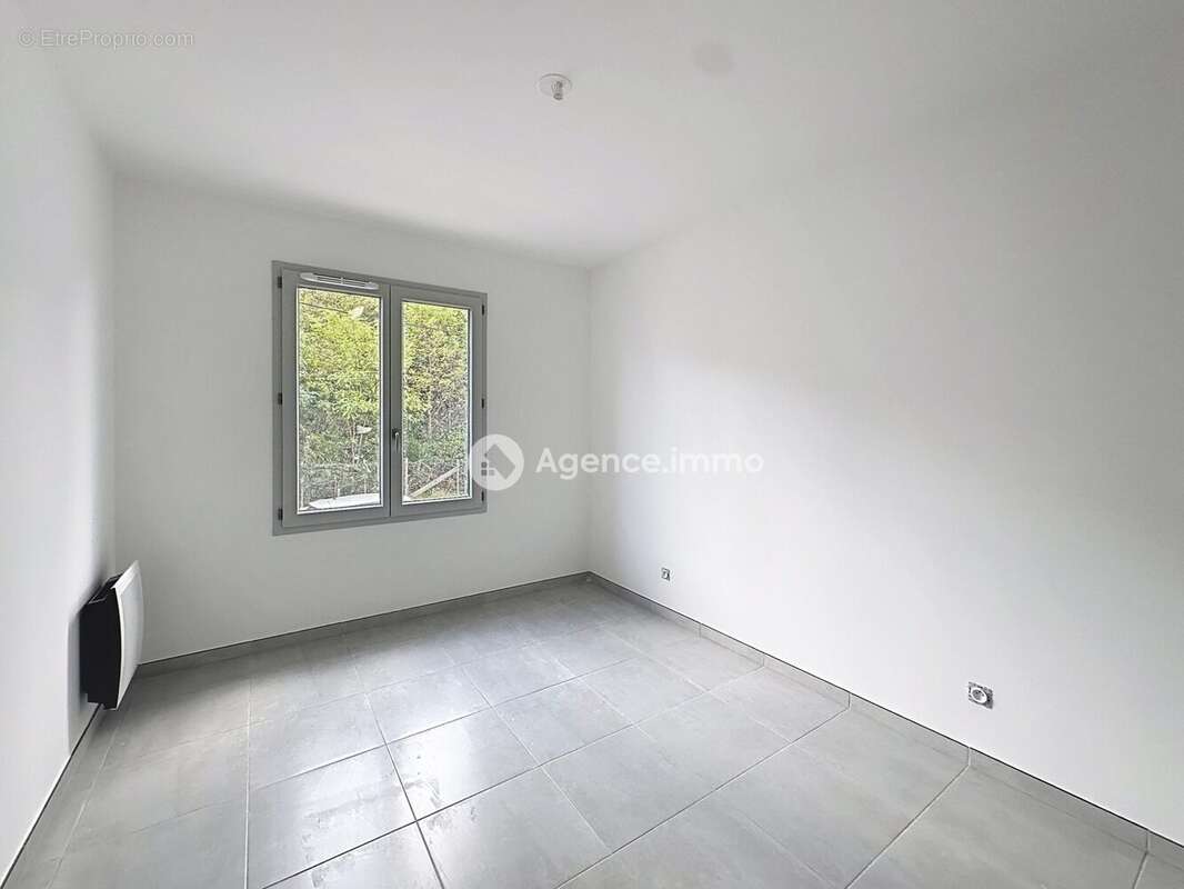 Appartement à FLASSANS-SUR-ISSOLE
