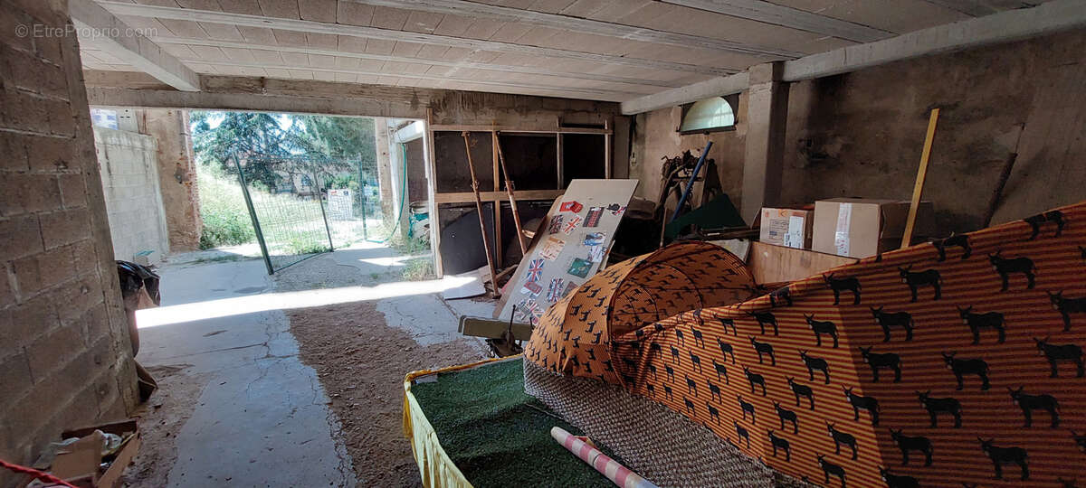 OPPORTUNITE RARE - Immeuble de plus de 1 000 m2 à rénover - photo 15