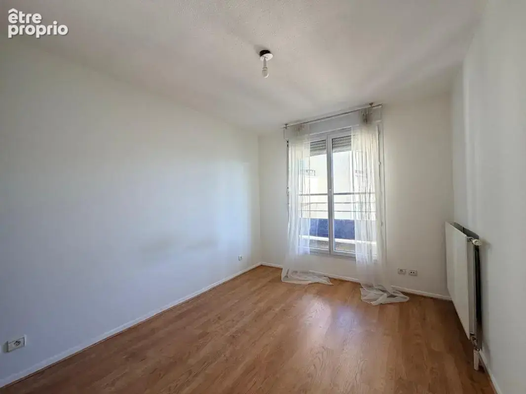 Lyon 8ᵉ — Monplaisir - Appartement T3 de 69.68 m² traversant avec balcon, vue panoramique et garage - photo 7