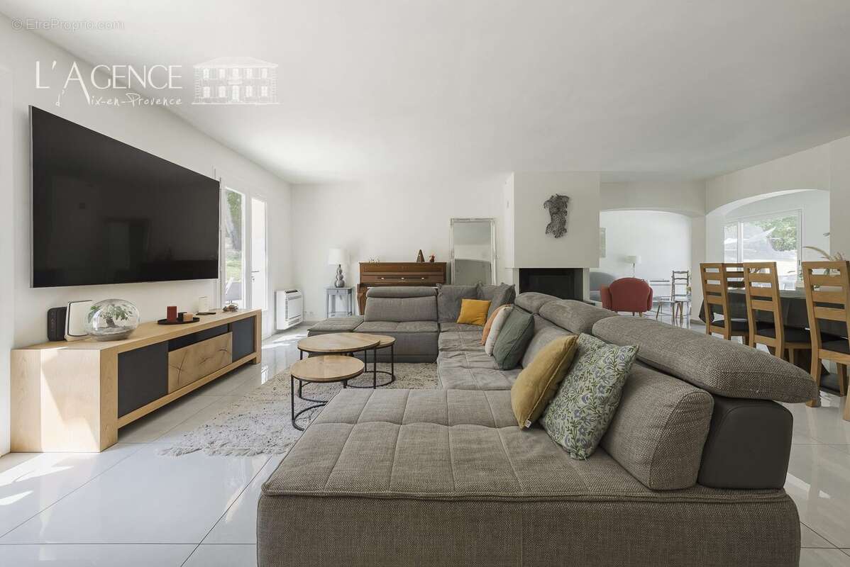Maison 208 m² à Peynier  - photo 6