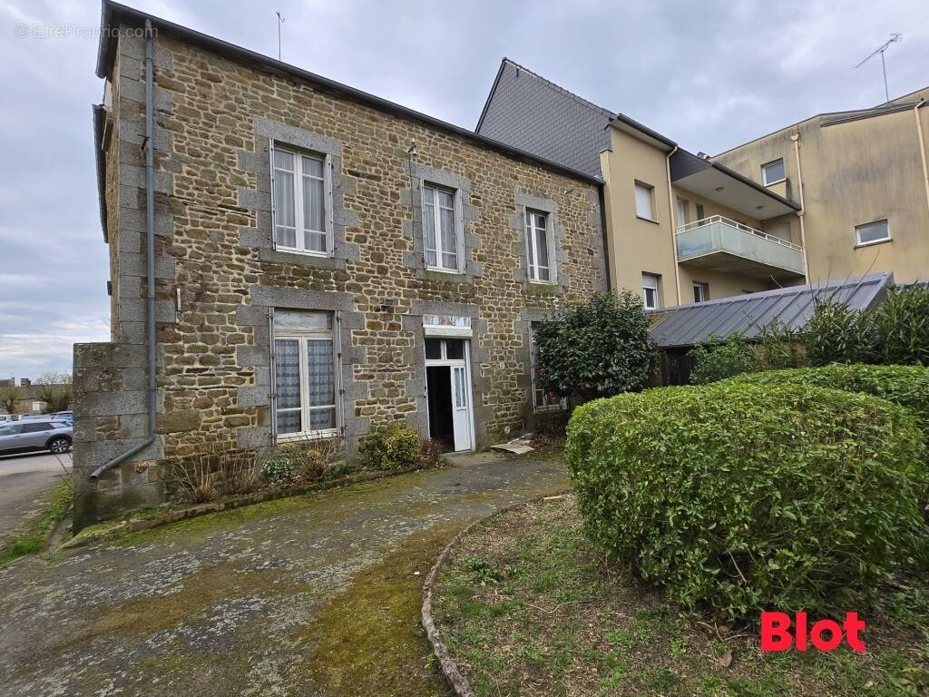 Maison à SAINT-BRICE-EN-COGLES