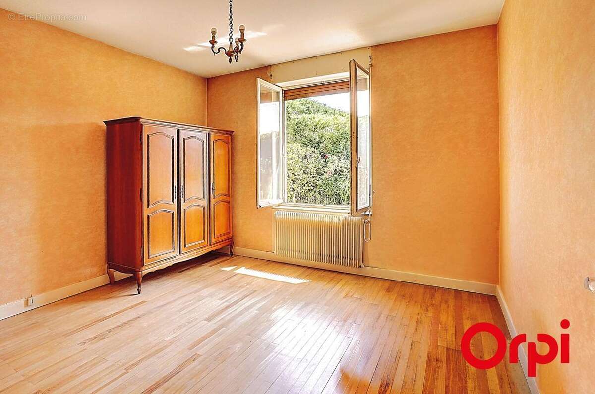 Maison à COLLONGES-AU-MONT-D'OR