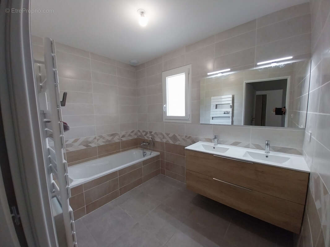 Maison à NEGREPELISSE