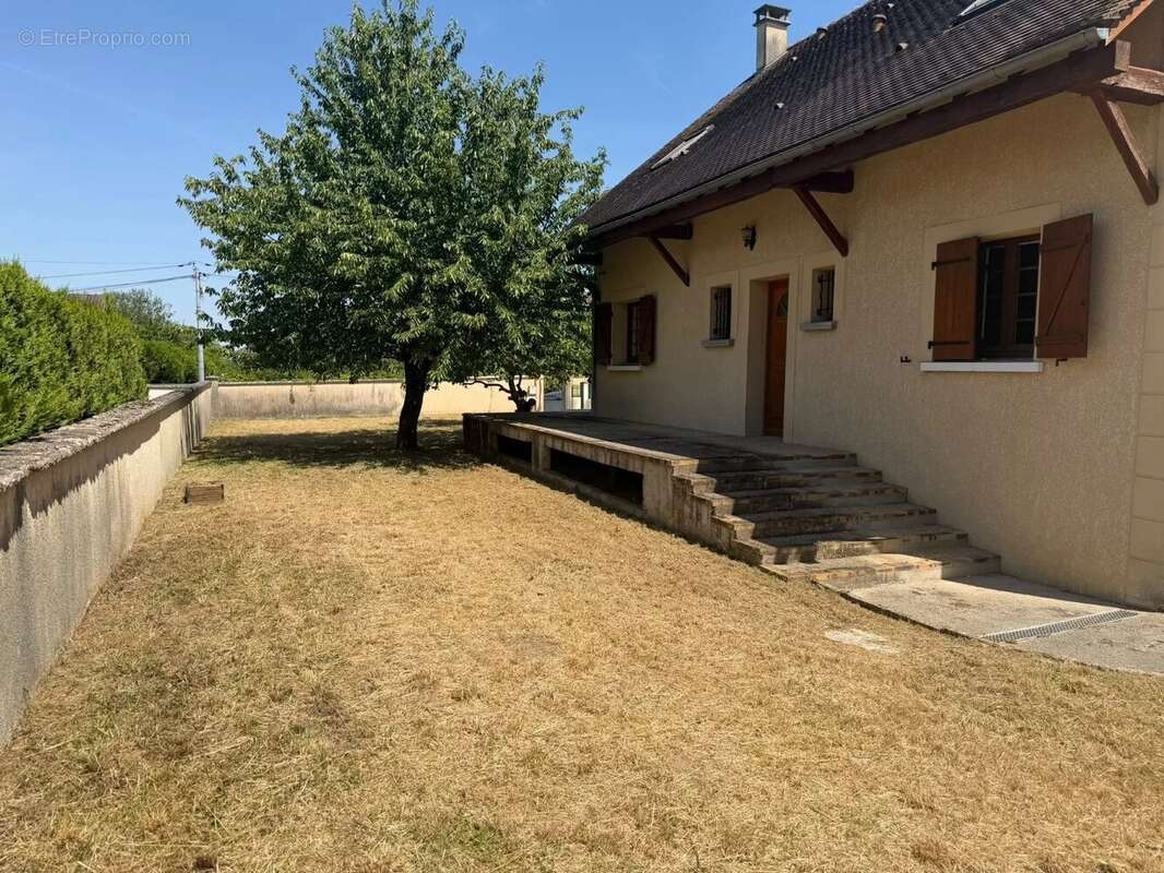 Maison à TREUZY-LEVELAY