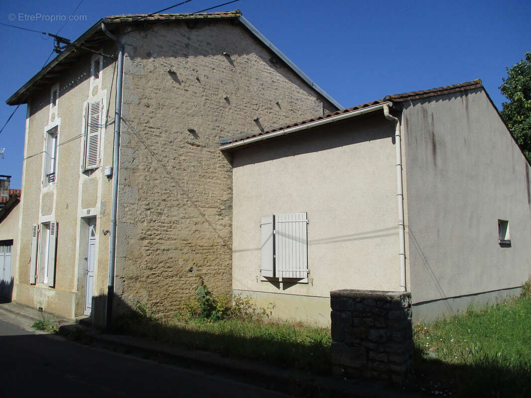 Maison à COUHE