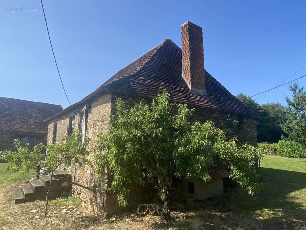 Maison à SAINT-CYR-LES-CHAMPAGNES