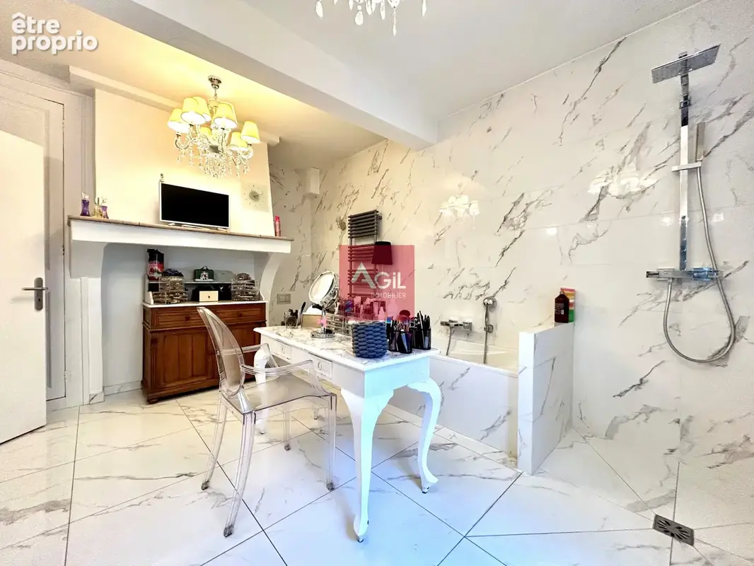 GRENOBLE - Rue Raoul Blanchard : T7 en duplex de 260m2 - photo 21