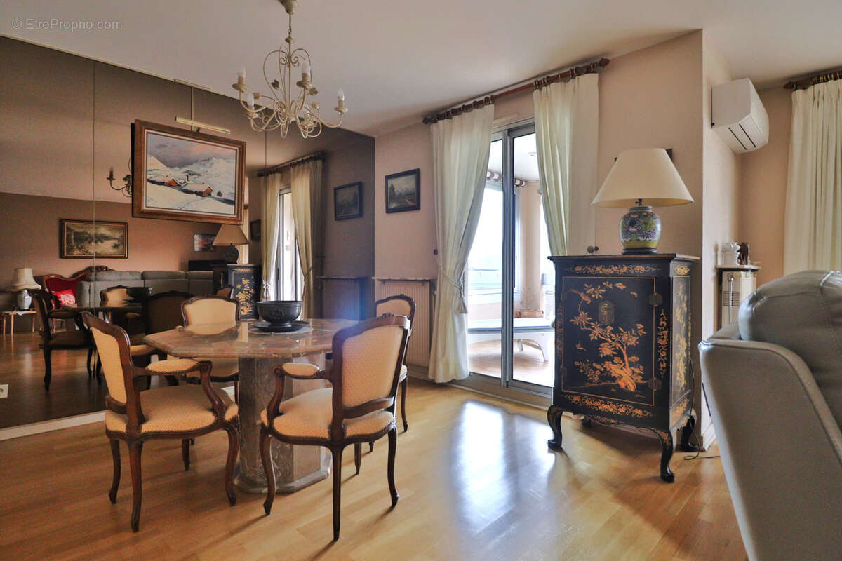 Appartement à CHARBONNIERES-LES-BAINS