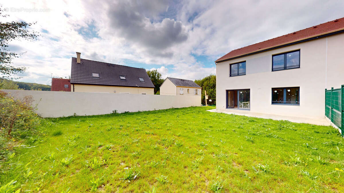 Maison à BREUX-JOUY