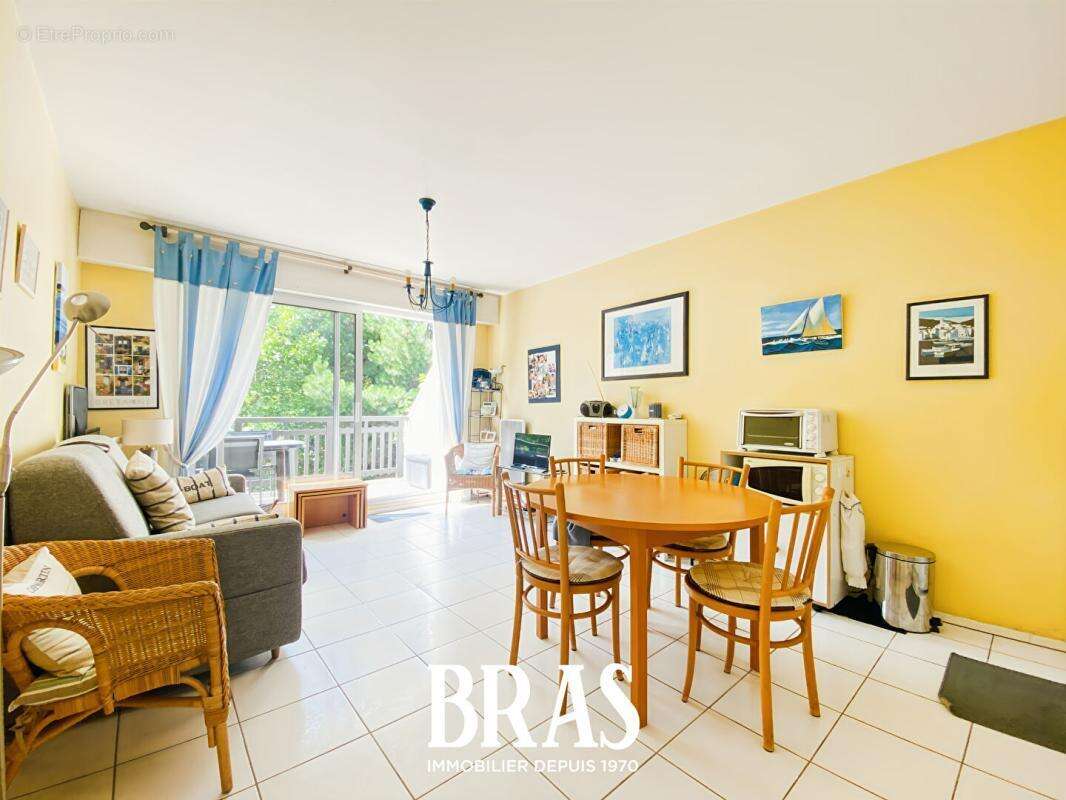 A vendre LA BAULE-LES PINS - 2 pièces - Dernier étage - Terrasse -Double parking - À 300 m de la plage - photo 2