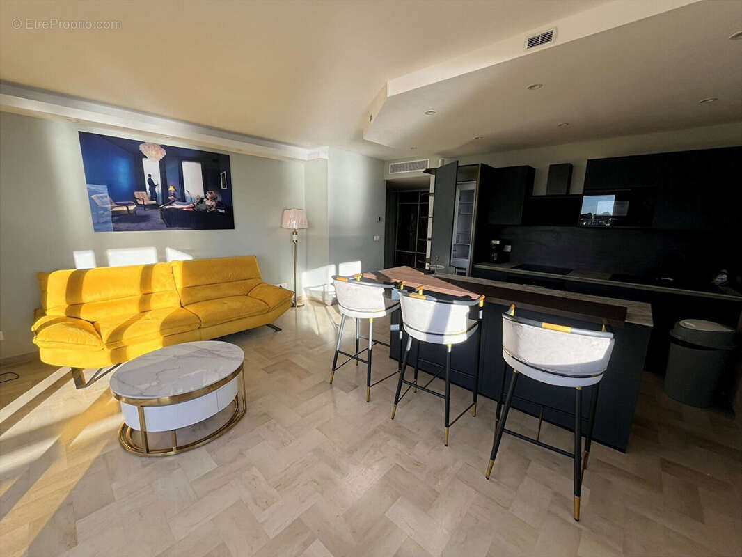 Appartement à VILLENEUVE-LOUBET