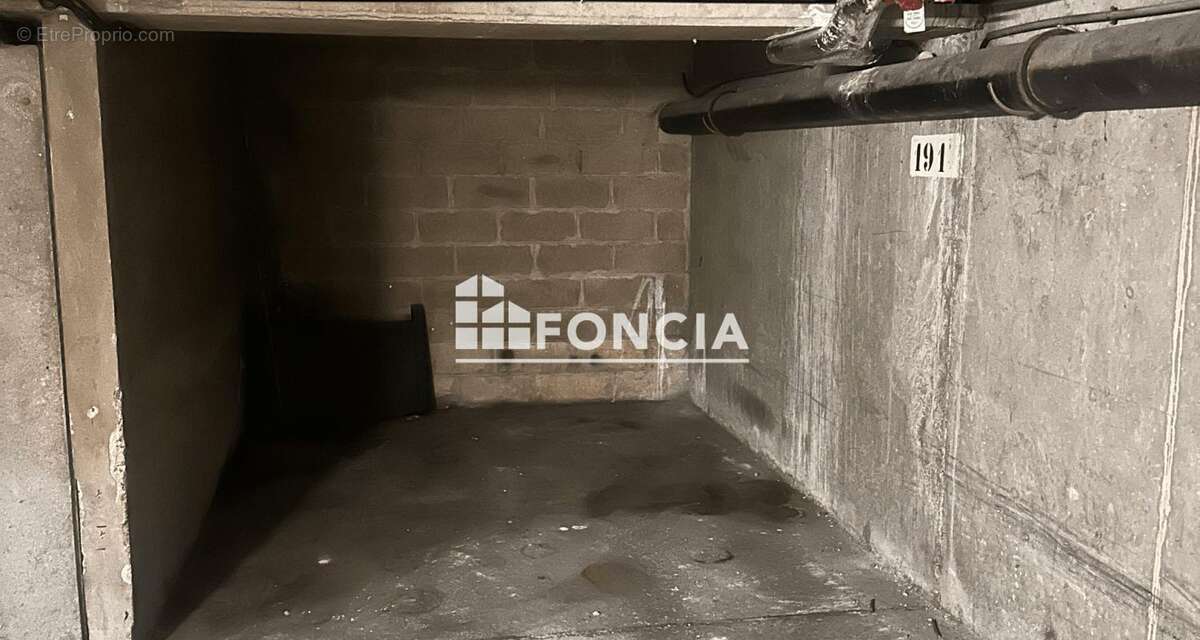 Parking à PARIS-19E