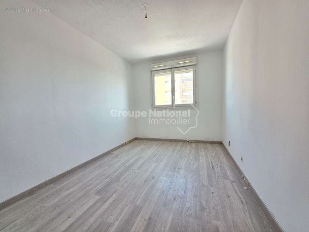 Appartement T5 de 96 m² avec terrasse, ascenseur et cave, Miramas - photo 12