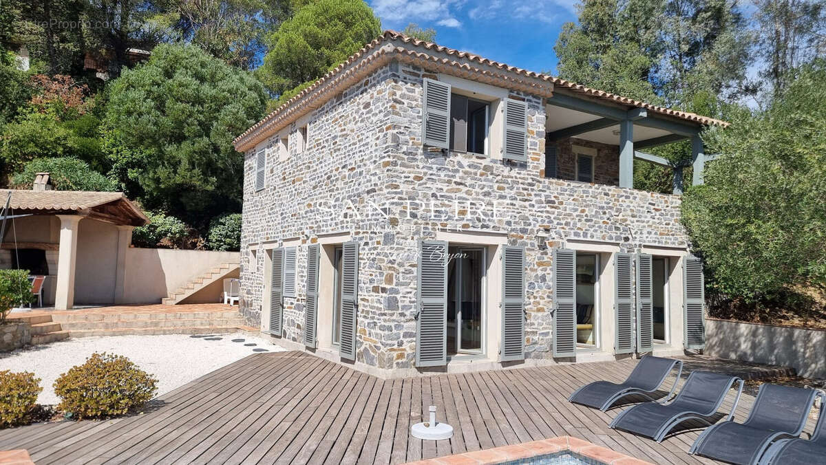 Maison à LES ISSAMBRES