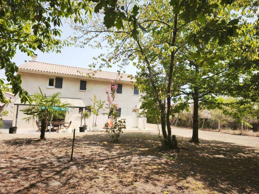 Maison à MONTLIEU-LA-GARDE