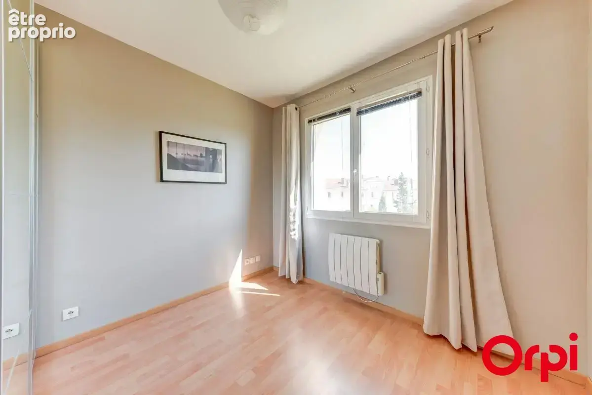 CALUIRE CENTRE BOURG - T3 de 58 m² avec vue dégagée - photo 12