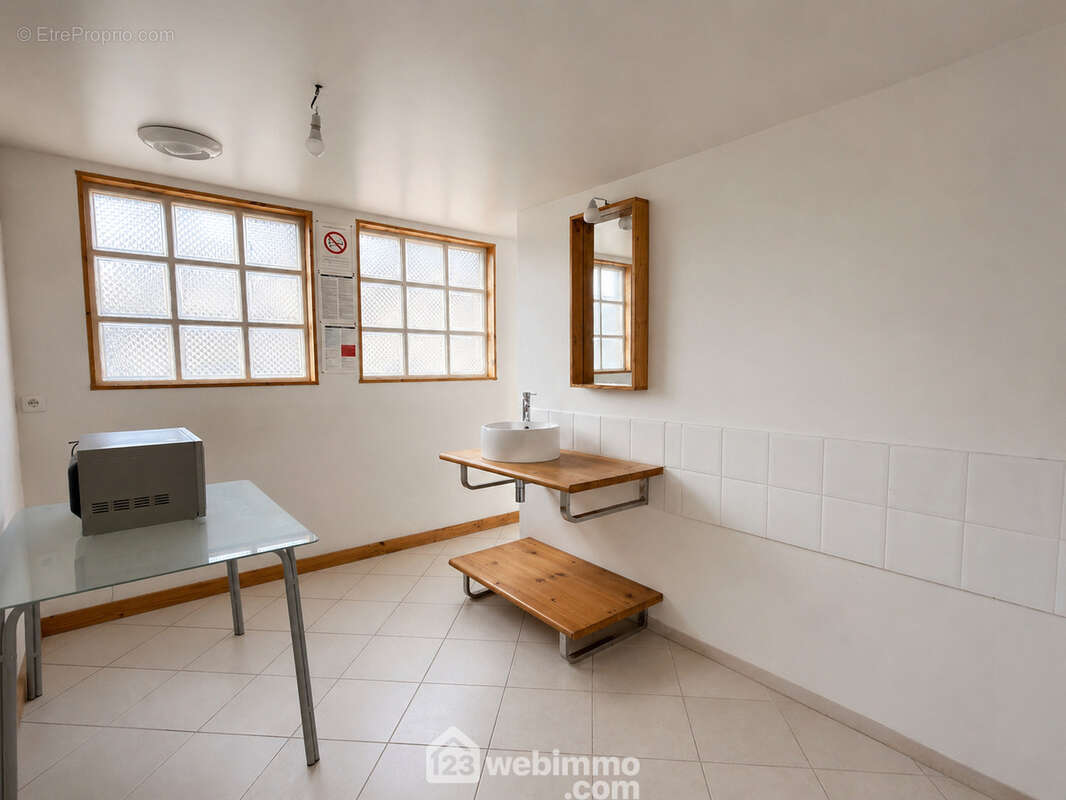 Appartement 176 m² à Maze  - photo 7